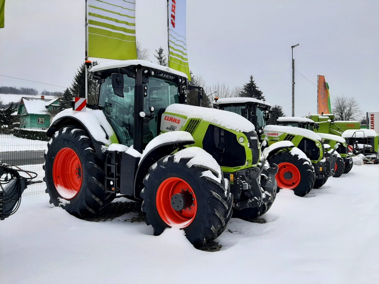 Ciągniki CLAAS dostępne na wyprzedaży rocznika w firmie Agromasz Serwis.