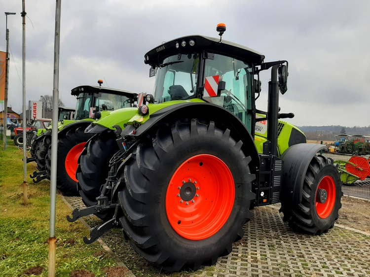 Ciągniki CLAAS dostępne na wyprzedaży rocznika w firmie Agromasz Serwis.